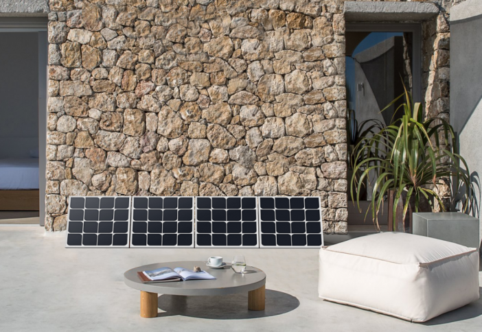 Test de Beem Energy: le kit solaire à installer soi même, pour faire des économies d'électricité ! 23 the outdoor terrace features an infinity pool and spacious deck copy2x 1