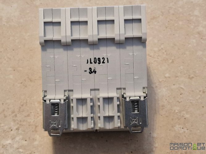 Comment installer un inverseur de source, pour alimenter facilement son logement par batterie ou groupe électrogène ? 5 installation inverseur de source 5