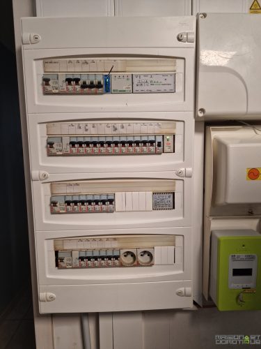 Comment installer un inverseur de source, pour alimenter facilement son logement par batterie ou groupe électrogène ? 9 installation inverseur de source 8