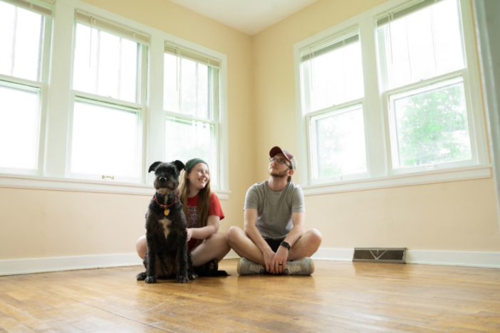 De la garçonnière au nid d'amour : la transition de votre espace en vue de l'emménagement avec votre partenaire 1 couple nouvel appart
