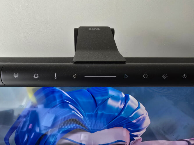 مراجعة BenQ ScreenBar Pro: إضاءة المكتب التي تعمل تلقائيًا على تحسين الراحة البصرية 11 test benq screenbar pro 14